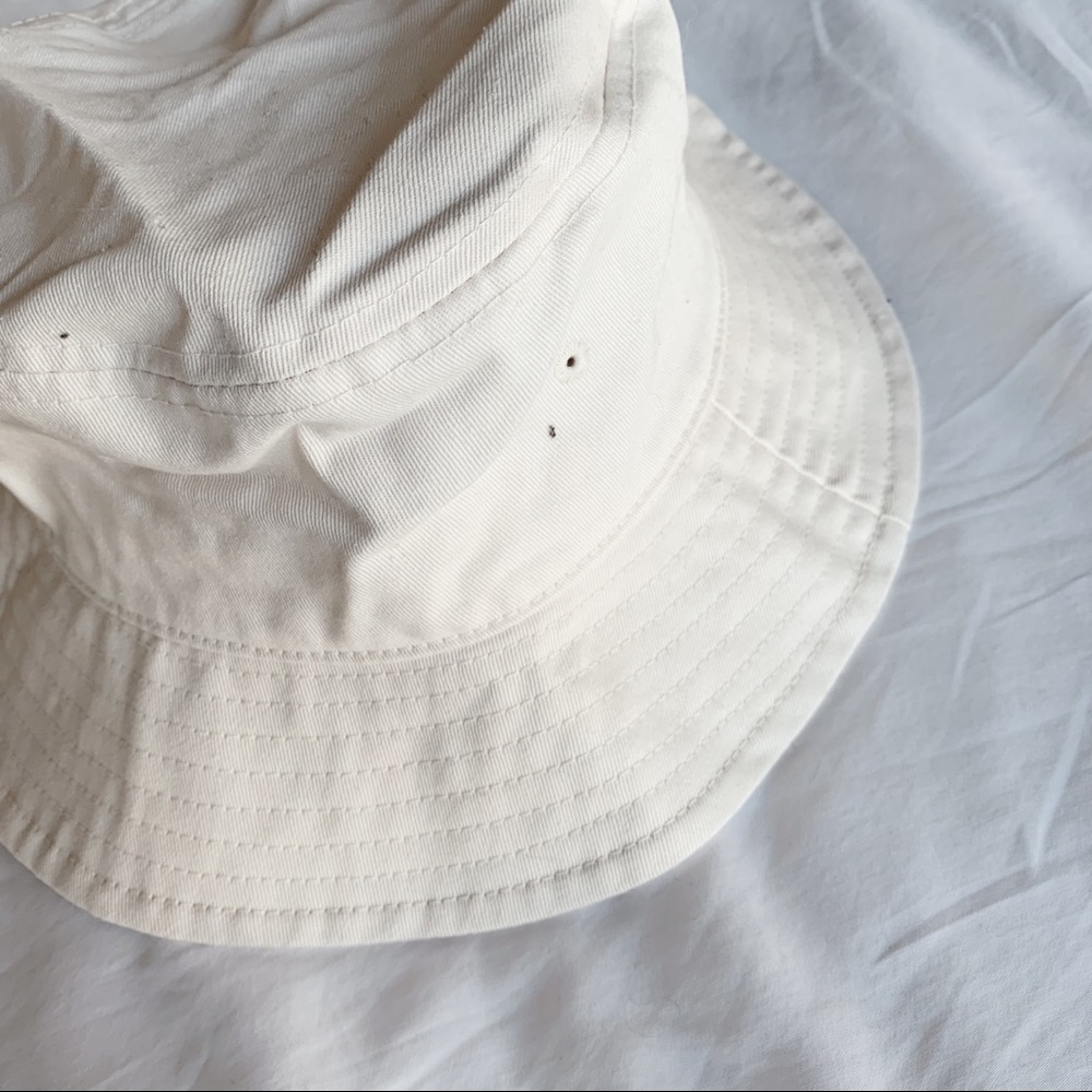 Bucket hat